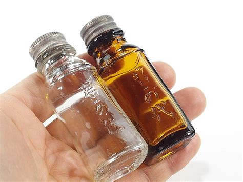 昭和レトロ 小瓶 君の代 2本 エンボス瓶 / 古い瓶 ガラス瓶 レトロ瓶(その他)｜売買されたオークション情報、yahooの商品情報を ...