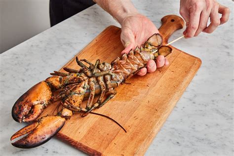 how long to cook lobster in boiling water