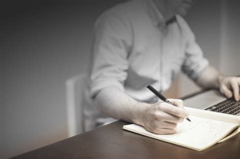 Should You Use a Ghostwriter? 5 Things To Consider | SiteHatchery 