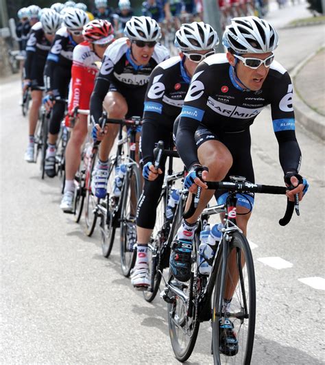 BicyclingHub.com: Top 5 Reasons Cyclists Choose Bib Shorts over Cycling