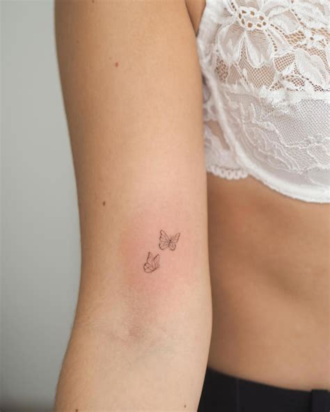 15 tatuajes minimalistas para mujer: mariposas, estrellas, amigas...