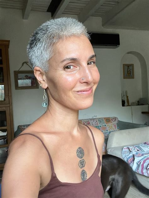 15 Stunning Very Short Pixie Haircuts That’ll Transform Your Look