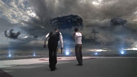 Видео и трейлеры к фильму Скайлайн / Skyline (2010), режиссер: Колин Штраус