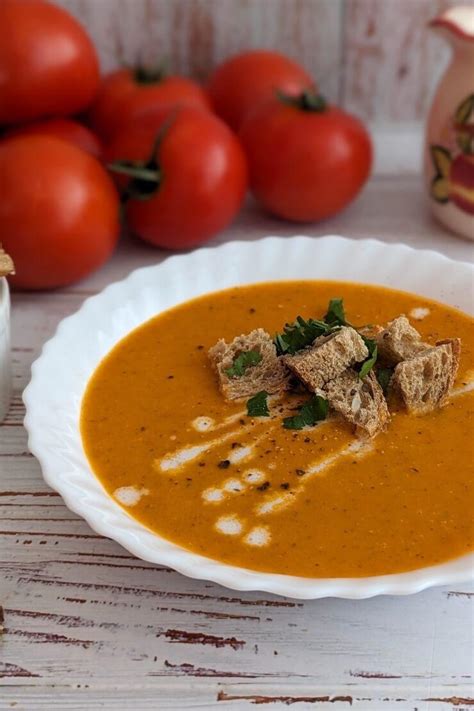 Creamy vegan tomato soup – with fresh tomatoes