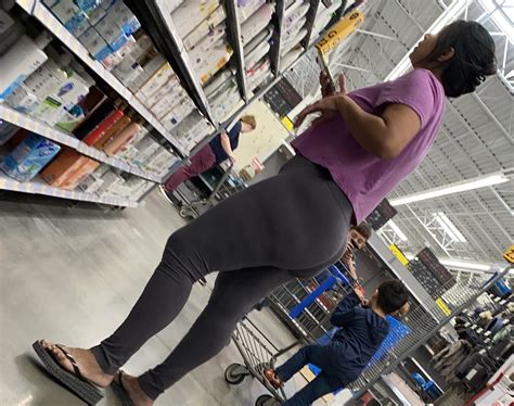 Thick Latina milf in tight leggings - Spandex, Leggings & Yoga Pants