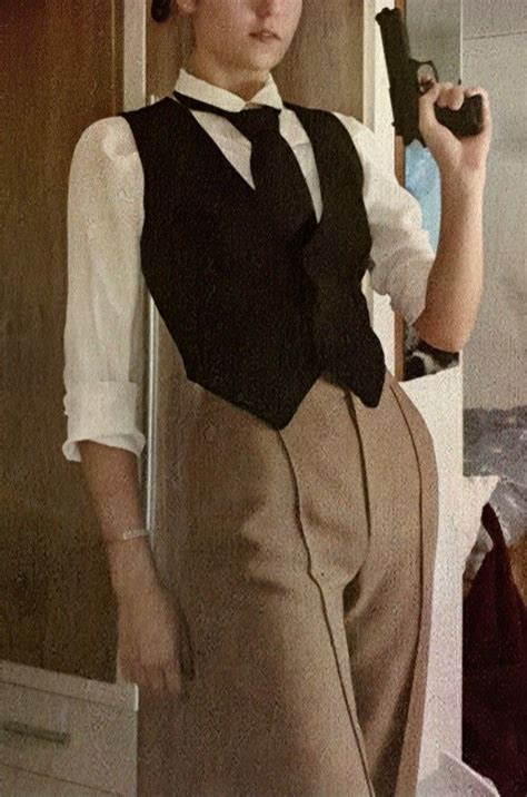 Female Mafia Boss Style | Kadın takım elbiseleri, Stil kıyafetler ...