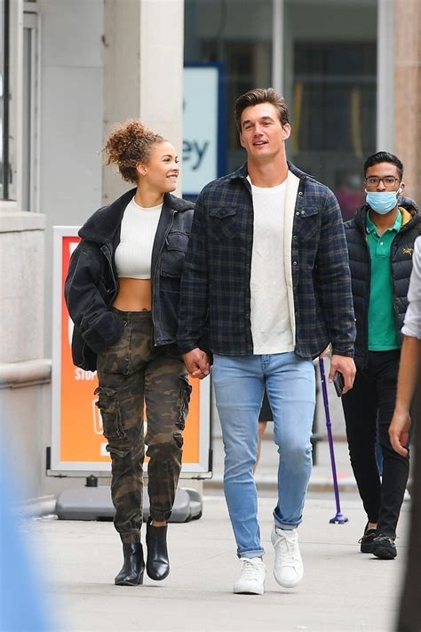 CAMILA KENDRA and Tyler Cameron Out in New York 05/03/2021 – HawtCelebs