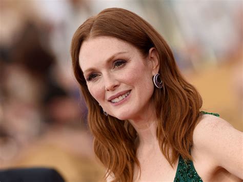 Julianne Moore's Instagram, Twitter & Facebook on IDCrawl