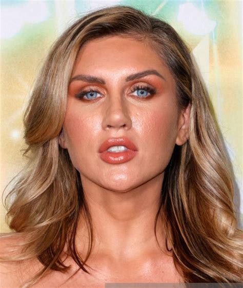 Sophie Hall – Filme, Bio und Listen auf MUBI