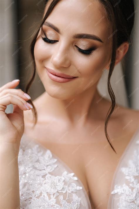 Premium Photo | Closeup portrait of elegant woman in luxury wedding