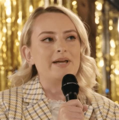 Amelia Dimoldenberg Wiki, Bio, Networth, BF, Husband, Family & More - DWB