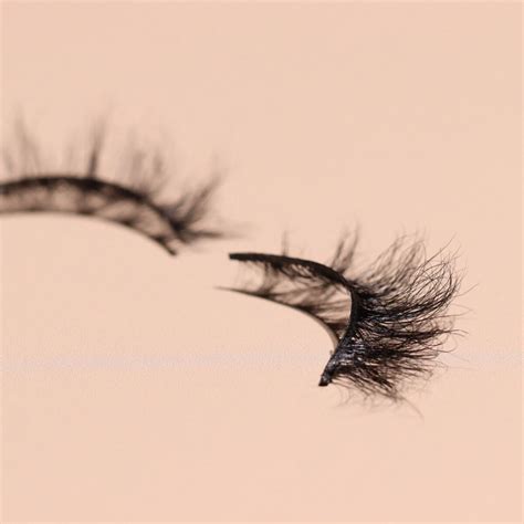 Strip Lashes - Linda Lashes