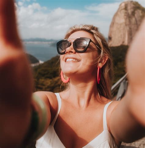 Tips To Help You Master Selfies - My Daily Magazine - Art, Design, DIY