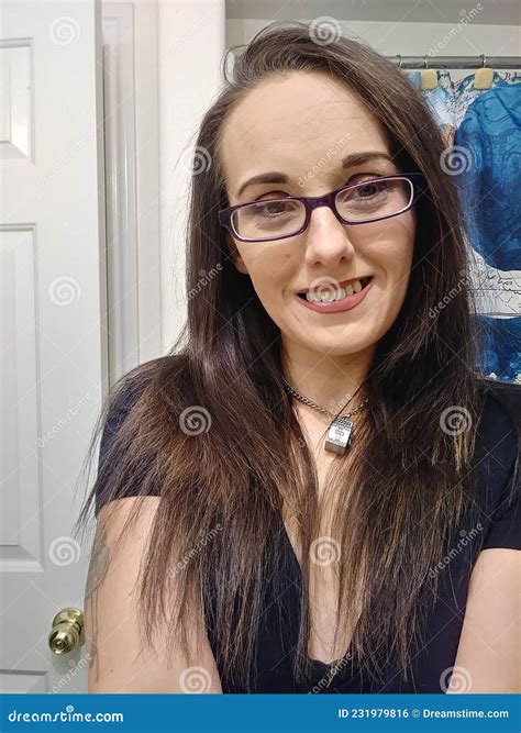 Foto De La Cara De Mandy Miller Con El Pelo Largo Foto de archivo