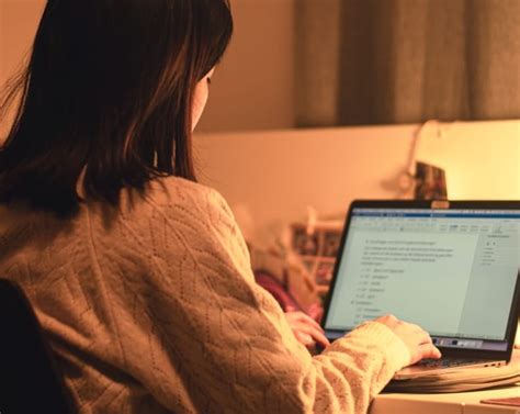 15 Remote Van Life Jobs in 2024 (& How to Find Them)