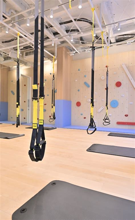 登戸のフィットネススタジオと子供の室内遊び場｜NEIGHBORFIT