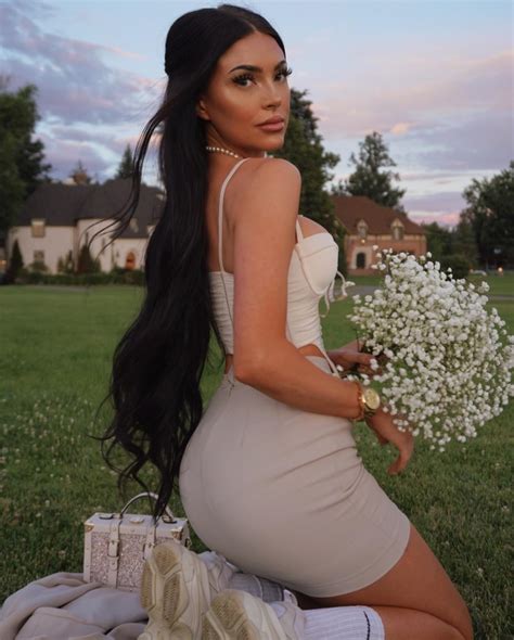 Julia Lynn Sandoval biography, 28 Photos, Age, Height, Real Name