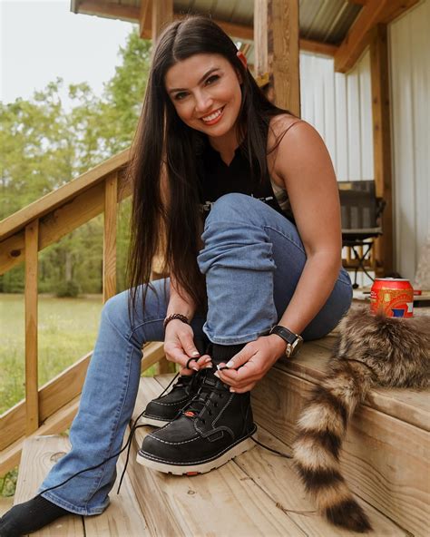 Hannah Barron | Holiday Season 🎄 Pistol: @kimberamerica 🇺🇸 Belt