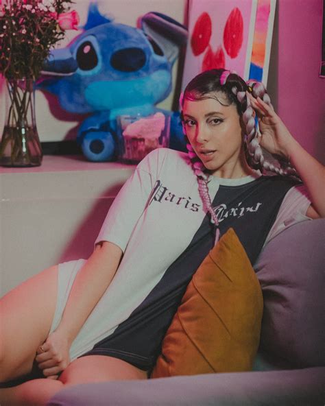 Camila Valencia | 🪐 | Instagram