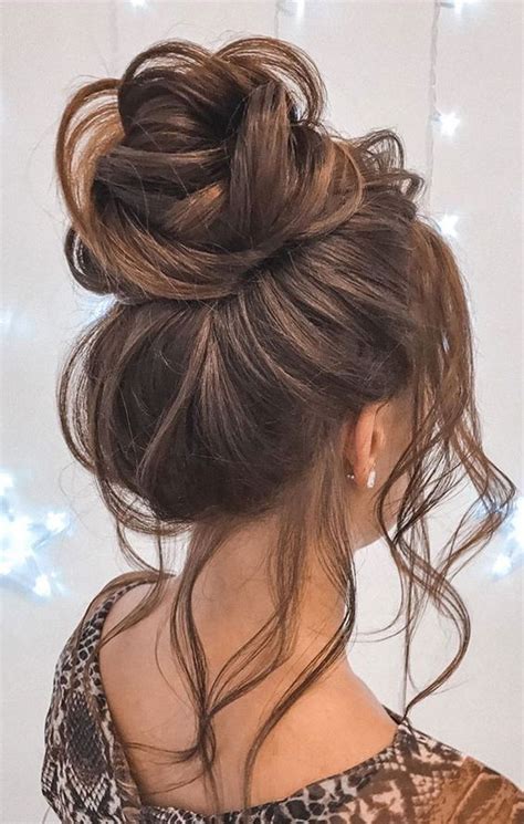 30+ Messy Bun Hairstyles That Are Easy To Do For Every Hair Type