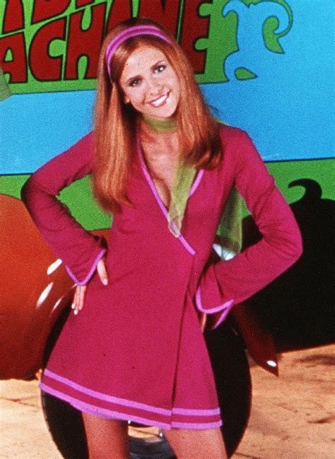 Sarah Michelle Gellar Reveals a ‘Steamy’ Kiss Between Daphne and Velma Was Cut From ‘Scooby-Doo
