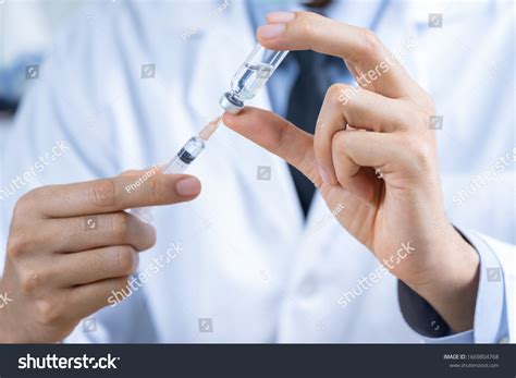 doctor  injection images stock  vectors shutterstock