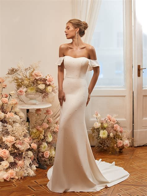elegant wedding gown - Fashion Professional