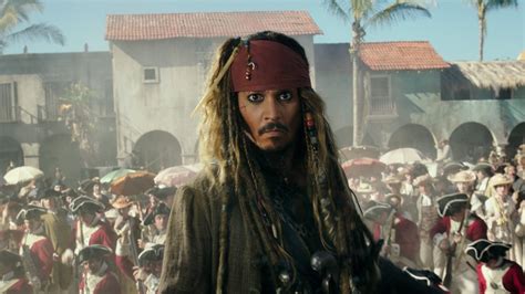 Johnny Depp Surprises Guests as Captain Jack Sparrow in Pirates of the ...