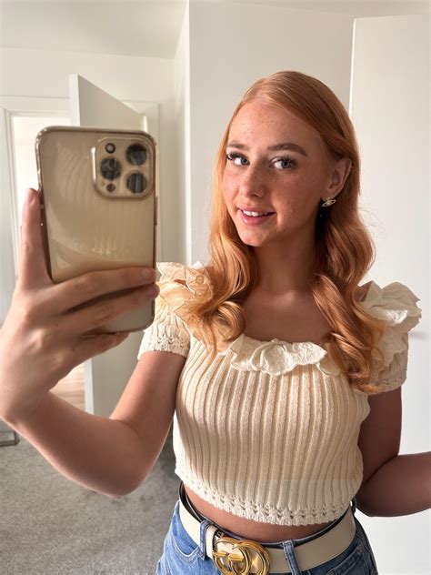 Here's what I wear for our date night later : r/ClothedCurves