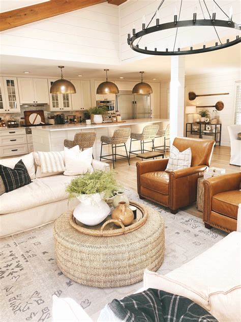 create  cozy transitional living room   interior design