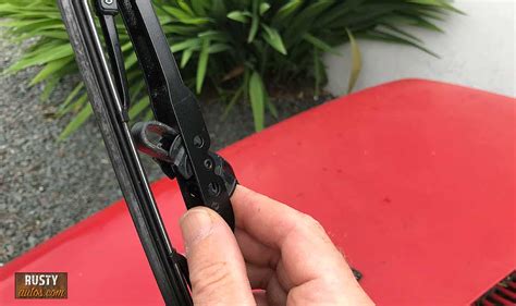 Are Wiper Blades Universal? (Top pro tips) – Rustyautos.com