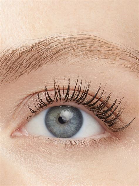 How To Apply Mascara Primer & Its Benefits - Maybelline