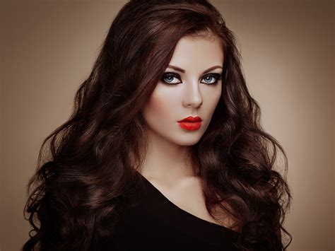 Фотография шатенки фотомодель мейкап Красивые волос Девушки смотрят