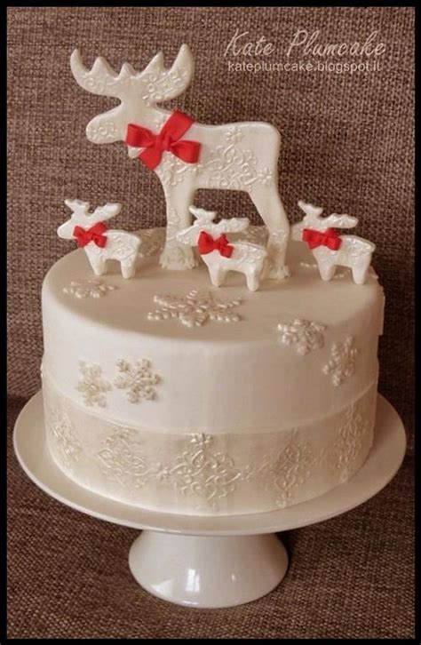 Reindeer Christmas cake - Decorated Cake by Kate Plumcake - CakesDecor