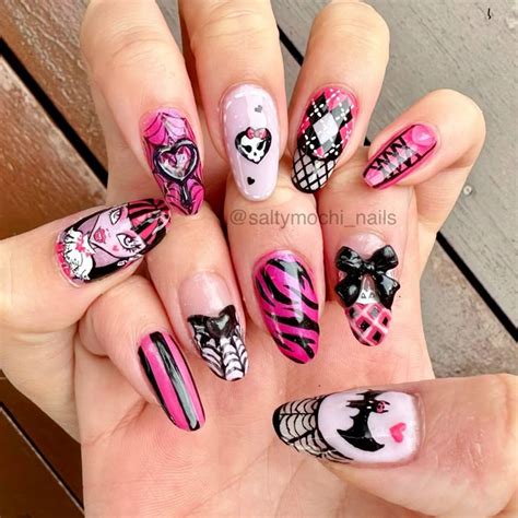 monster high draculaura nails   monster high nails nail