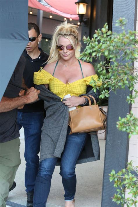 BRITNEY SPEARS at Vincitore Italian Restaurant in Agoura Hills 05/27