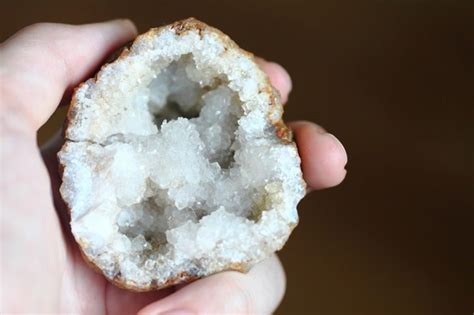 How To Tell If a Rock Is A Geode (Tips and Techniques For Rockhounds ...