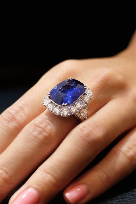 32 Best Sapphire Engagement Rings - Jewelry Material Guide