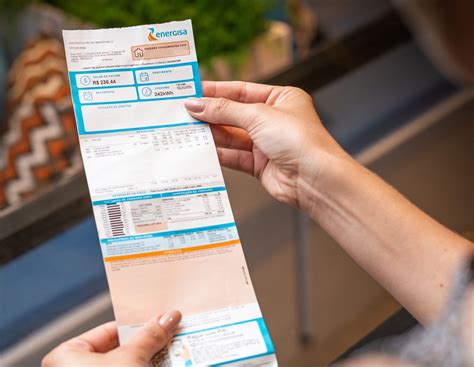 Conta de luz deve ficar mais barata em 2025 após repasse de R$ 1,3 bi