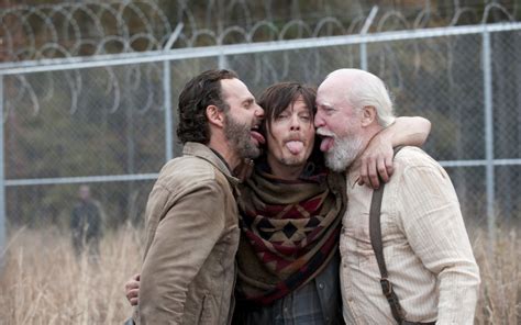 Major Death Discussed in THE WALKING DEAD Season 4 Bonus Clip — GeekTyrant