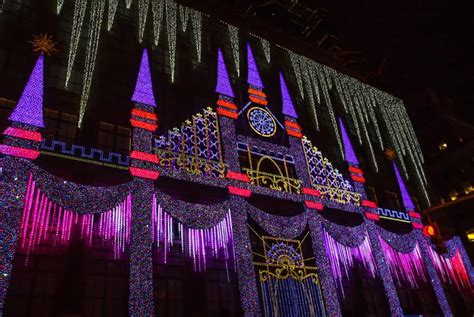 NYC Christmas Windows: A Free Walking Tour (Self Guided)