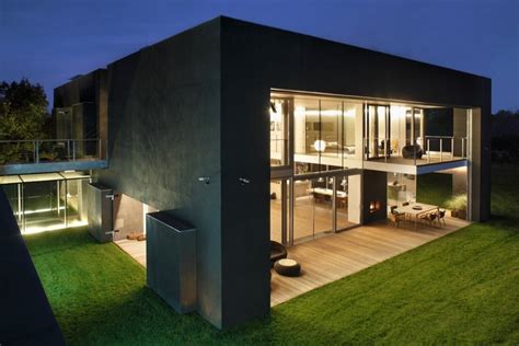 Safe House / KWK PROMES | ArchDaily