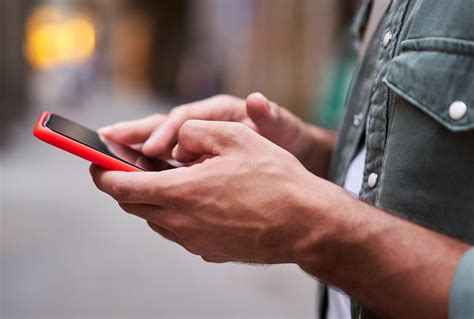 Redes sociales: seis de cada 10 peruanos decide qué comprar tras ver