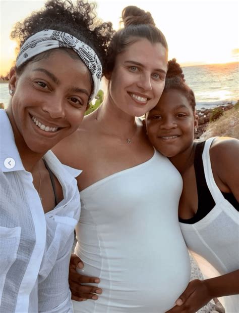wnba star candace parker expecting  baby