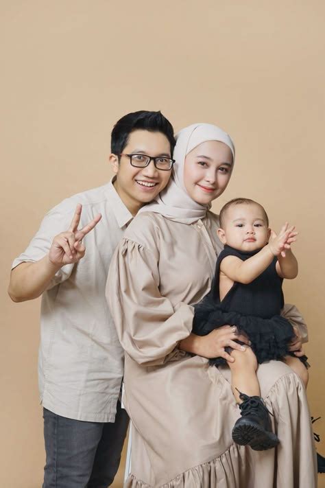gaya foto keluarga studio