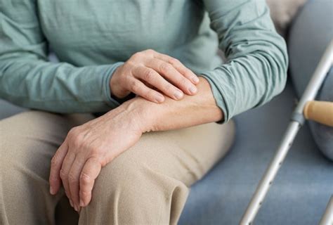 penyebab   mengatasi tangan kebas