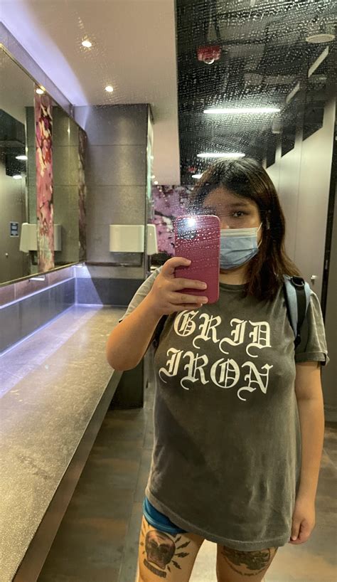 Accidental flash 😼 | Scrolller