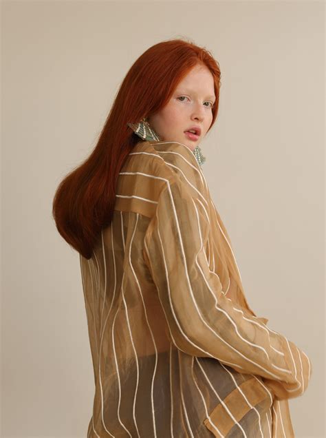 非典型臉孔：Marc Jacobs 彩妝大片中的清澈瞳孔，Tess McMillan - The Femin