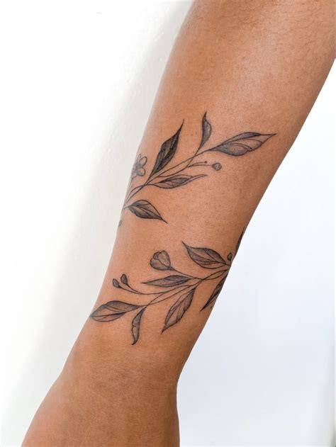 Tatuagem Ramo De Folhas Significado - Tatuagem de Folha: Entenda o Significado e confira 20 ideias - Top Guias