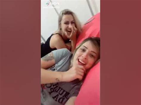 Chupando Peitinho E Buceta